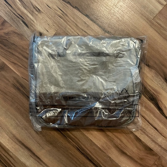 Myra Bag- Leather Star Crossbody - Picture 9 of 12